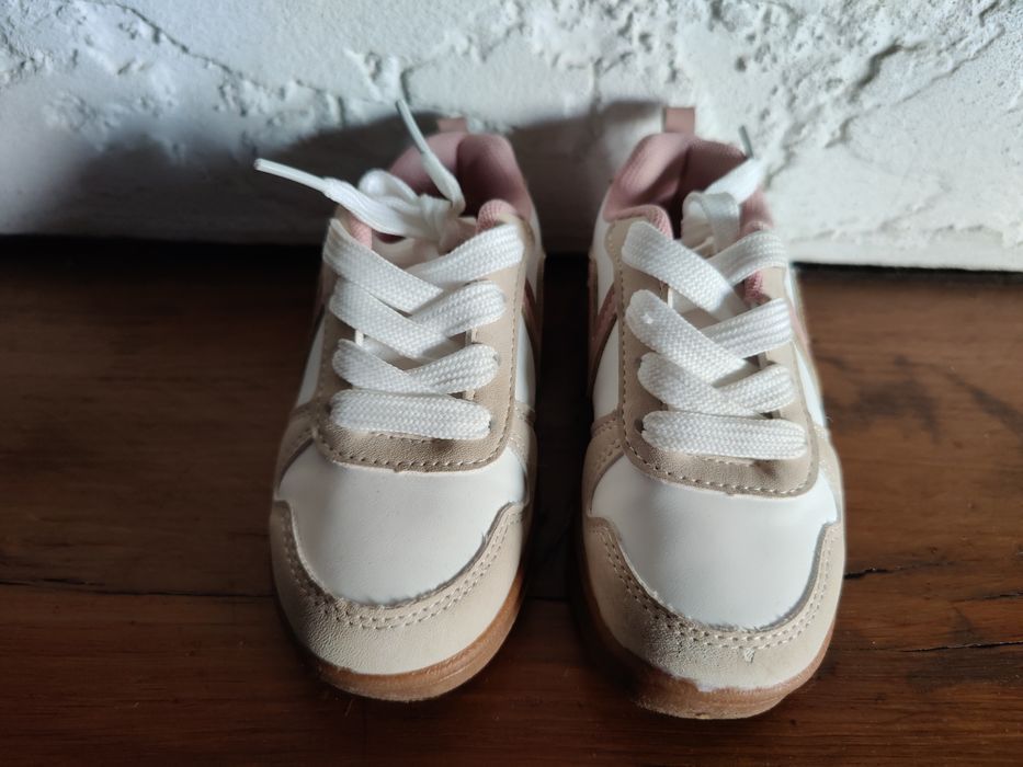 Sapatilhas de criança tamanho 24 

Estão em excelente estado pois não