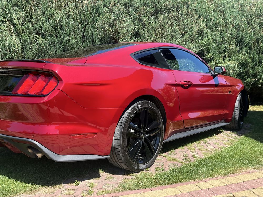 Mustang 6 silnik 3,7 V6 Ruby red