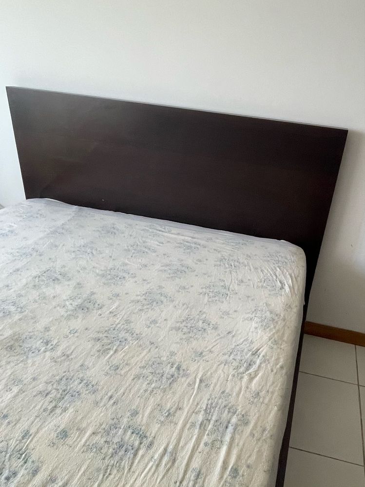 Cama casal como nova 205x150cm