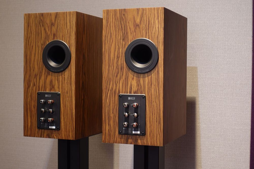 KEF R3 Meta Walnut Para - Outlet