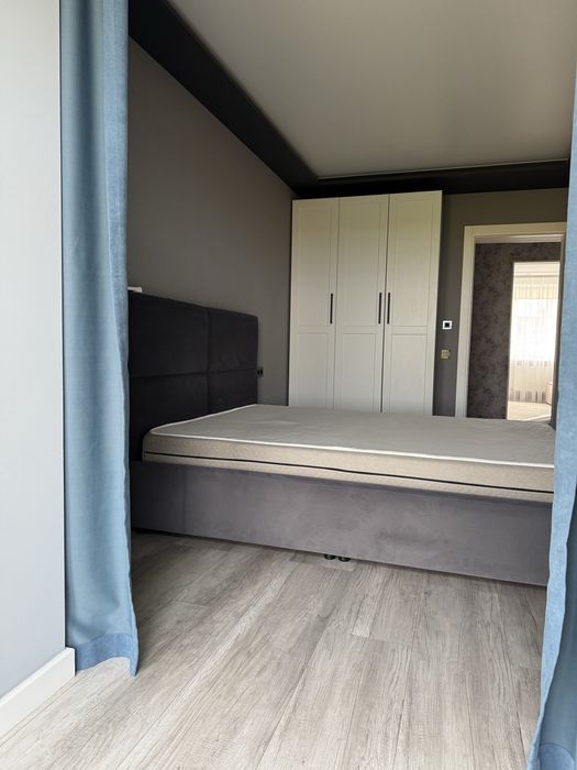 Продам 4 кімнатну простору квартиру