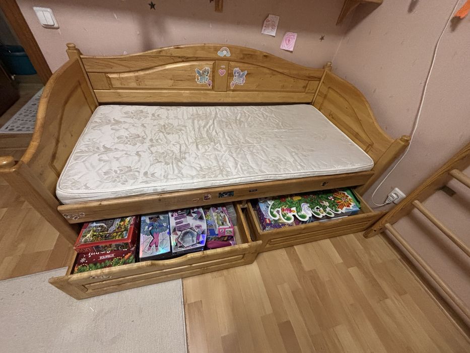 Меблі у дитячу кімнату натуральне дерево