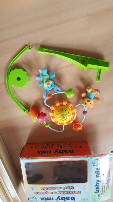 Karuzela z pozytywką i projektorem