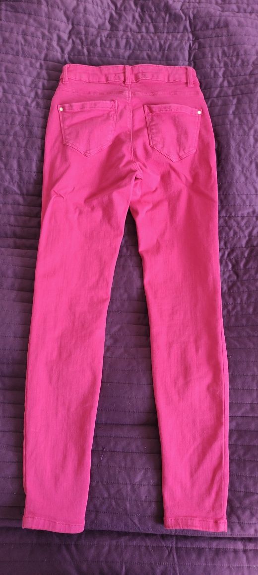 Różowe spodnie jeansowe ZARA