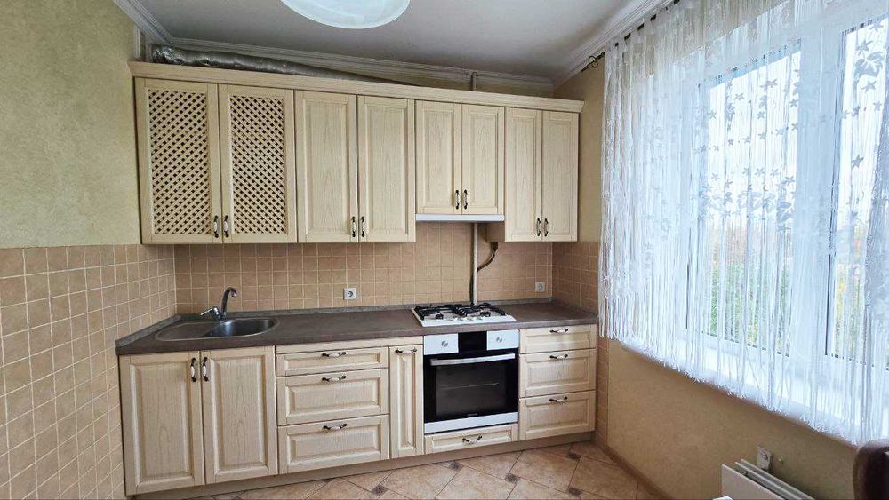 Продається 4-кімнатна квартира на вул. Земська, Сертифікат