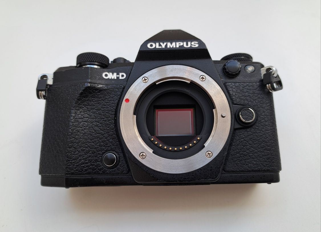 Olympus OM-D E-M5 II