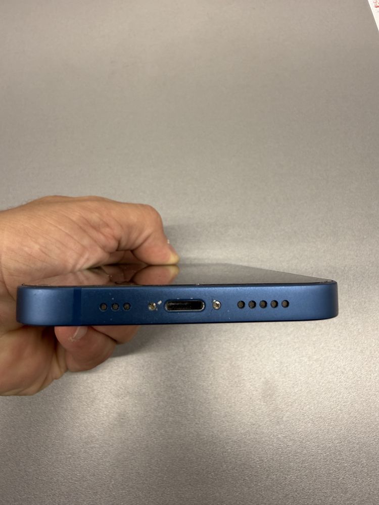 Iphone 13 128 GB em estado igual a novo sem marcas de uso
