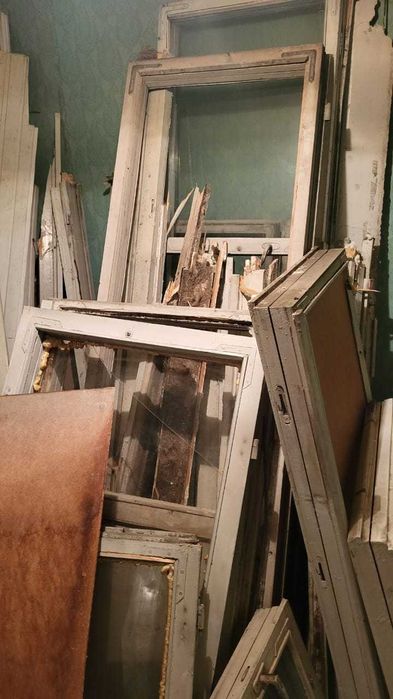 Віддам рами старих вікон на дрова.