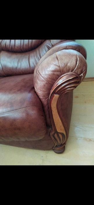 диван с креслами из кожи италия, столы, зеркало