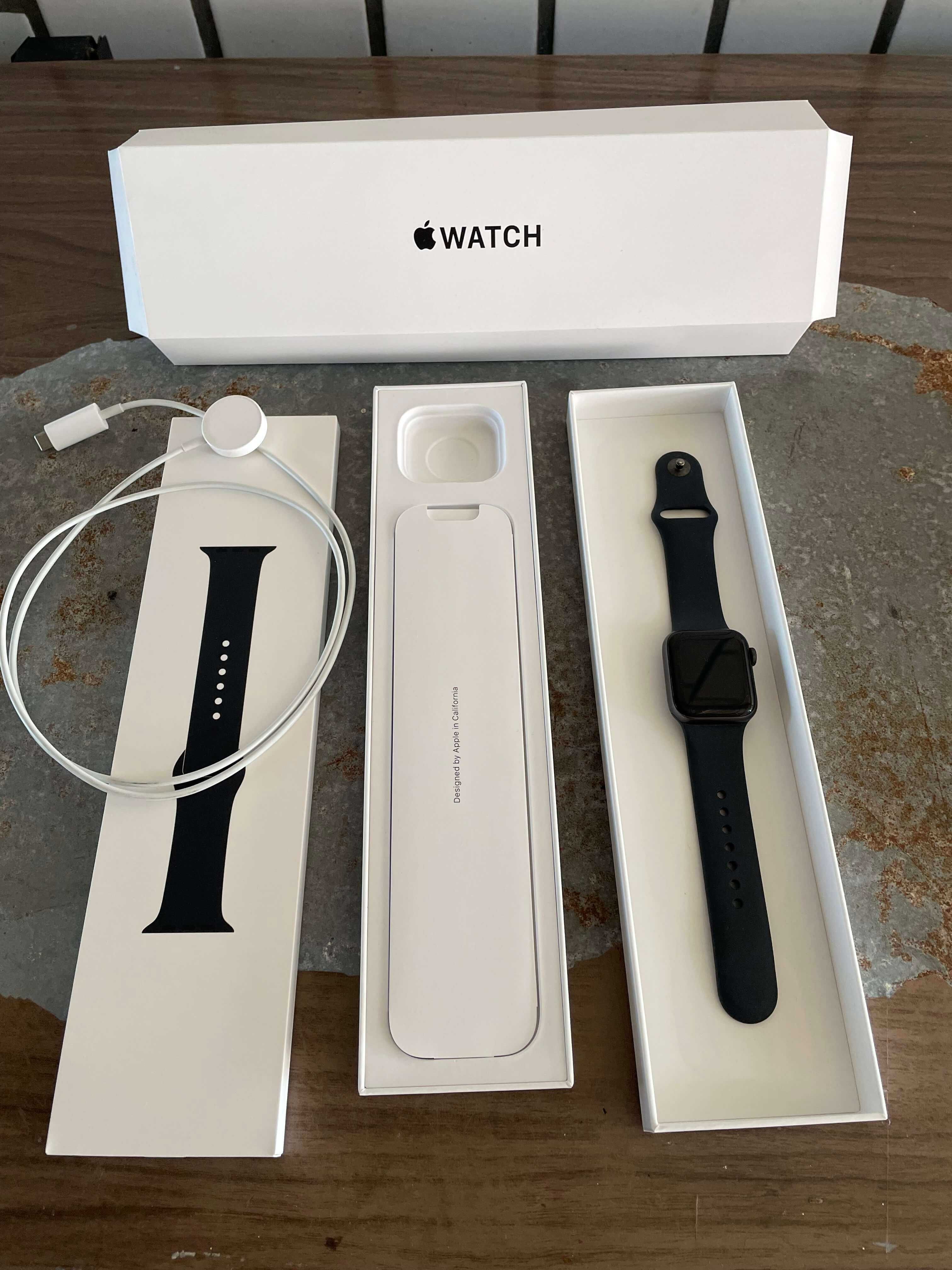 Apple Watch SE GPS 40mm Space Gray (A2351) - com todos os acessórios