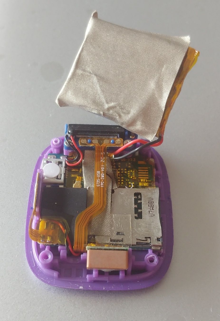 Zegarek na części, telefon GSM + GPS