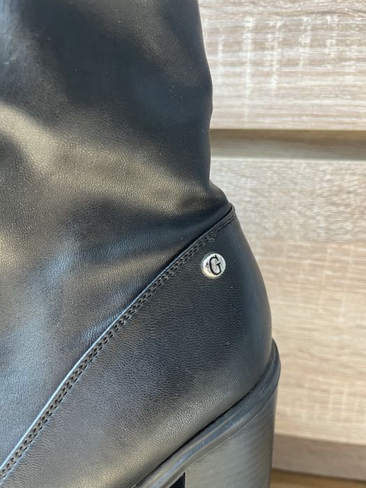 Ботинки женские на осень Guess