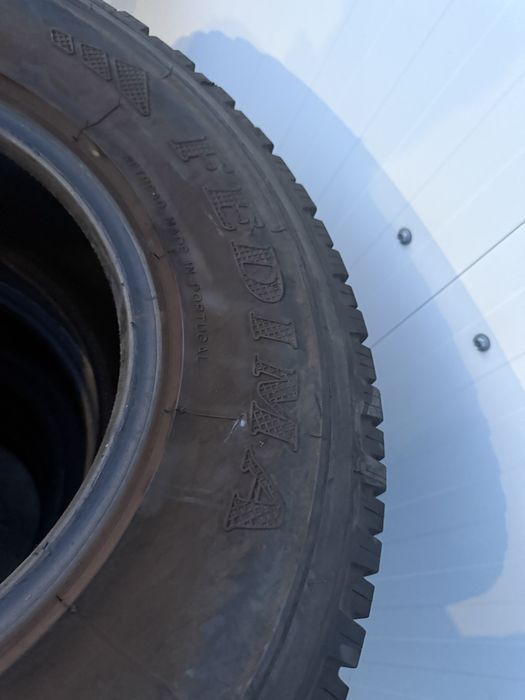 Pneus 31/10.5/15 semi novos impecaveis fedima