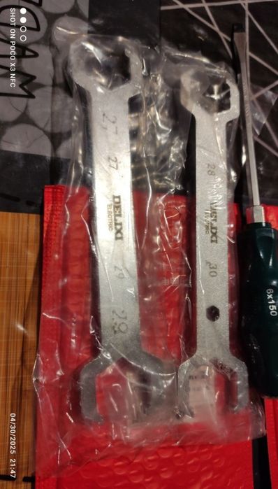 Ключ для розподільника води з тріскачкою