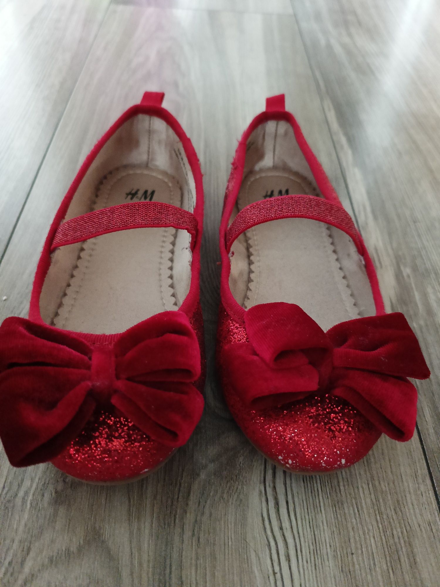 Czerwone baletki H&M dla dziewczynki rozmiar 28