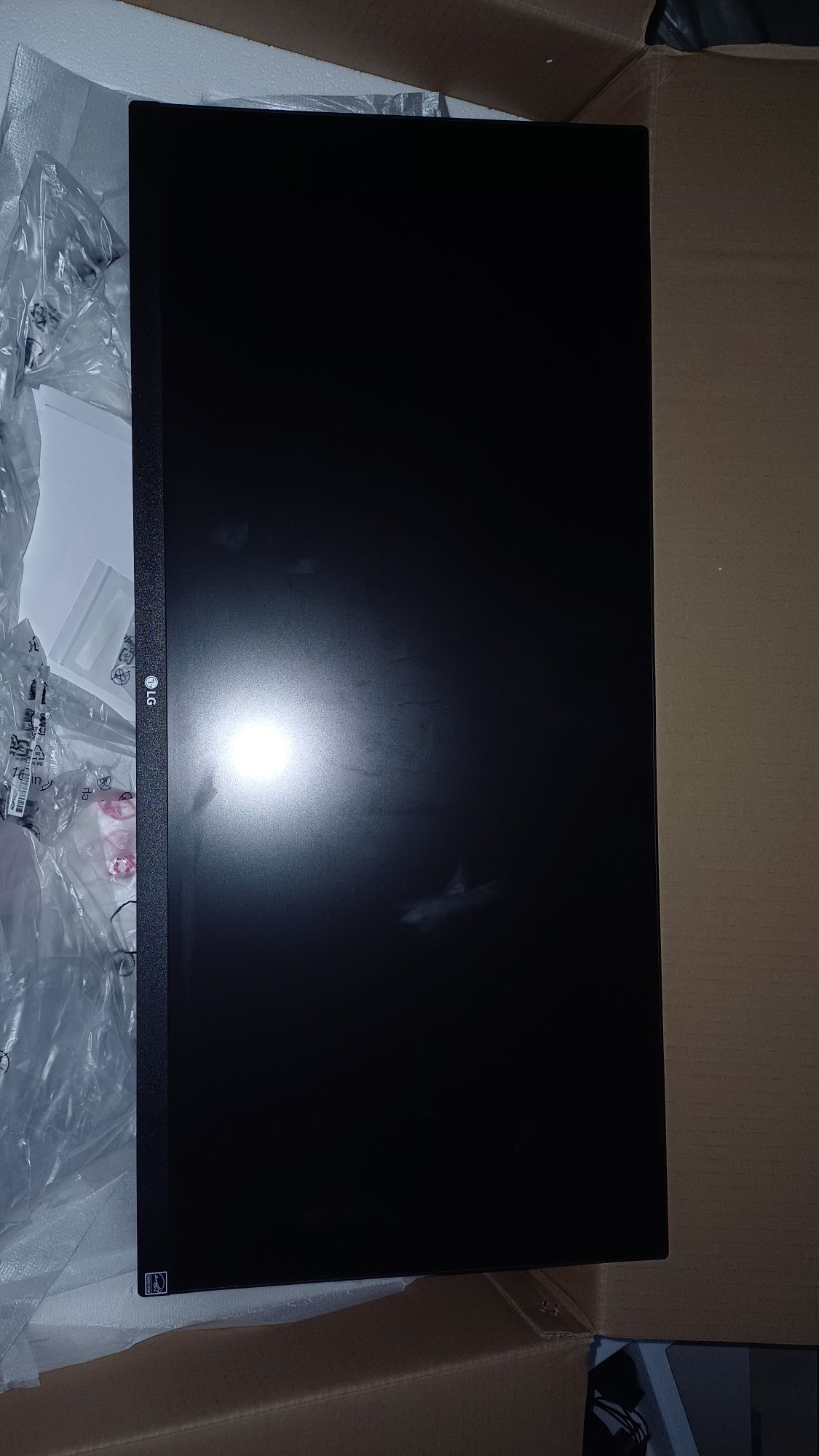 Monitor LG UltraWide danificado
