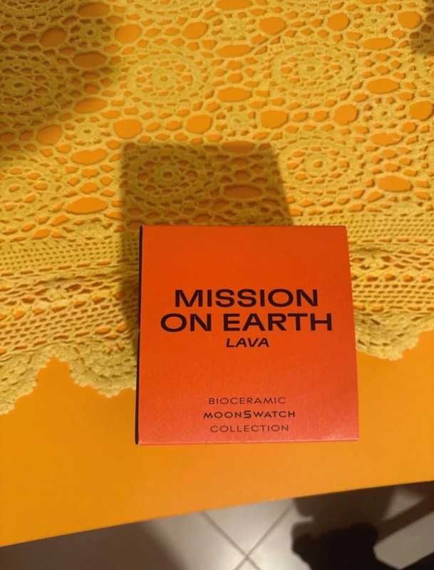 Zegarek SO33O100 – Omega x Swatch Lava Premium
