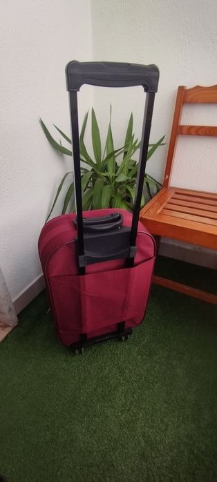 Mala de Viagem / Cabine Vermelha com Rodas (Trolley)