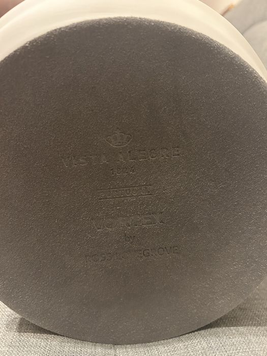 Jarra Vista Alegre by Ross Lovegrove