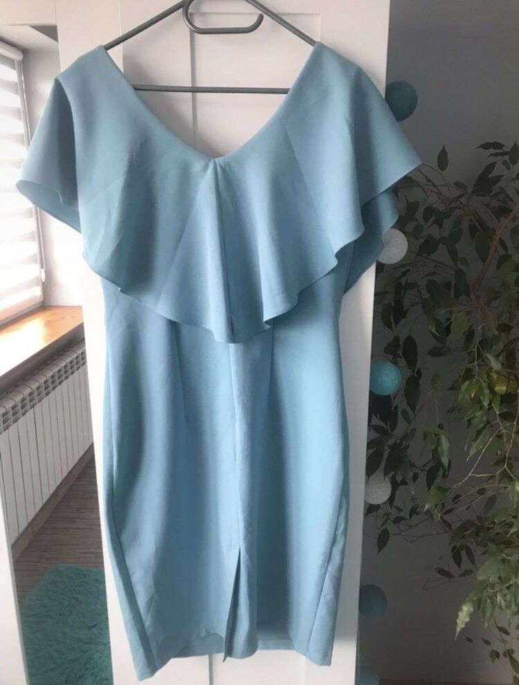 Błękitna sukienka pretty girl 40 L z falbana