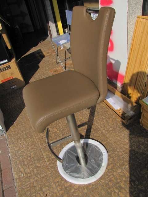 Stołek barowy hoker skórzany z podnóżkiem obrotowy do salonu fryzjer