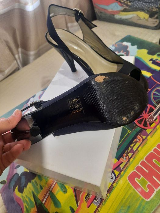 Sandálias classicas salto alto 36