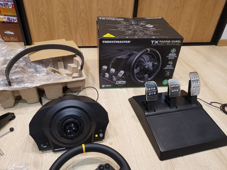 Thrustmaster TX leather edition kierownica Xbox, PC