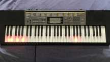Teclado Casio LK-265 com teclas iluminadas