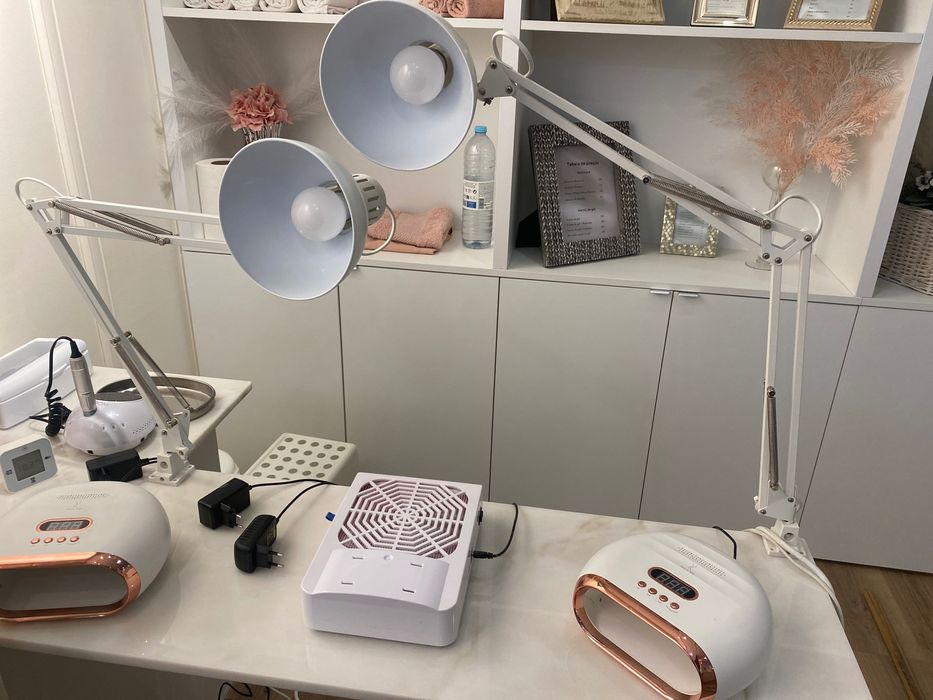 Dois candeeiros de secretária