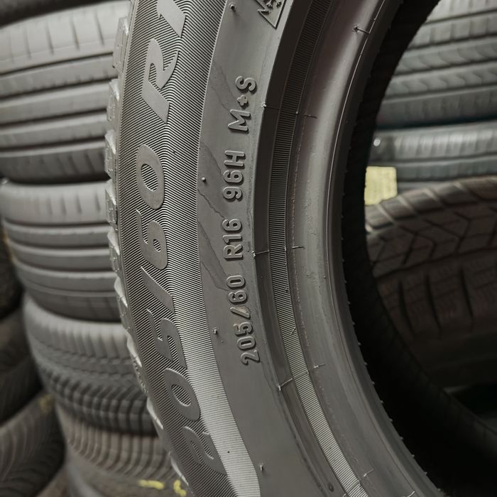 205/60/16 XL Sprzedam parę opon zimowych Pirelli