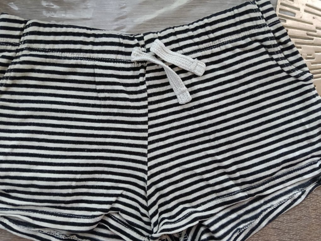 Krótkie spodenki letnie szorty bawełniane H&M 110 116 kwiatki kropki