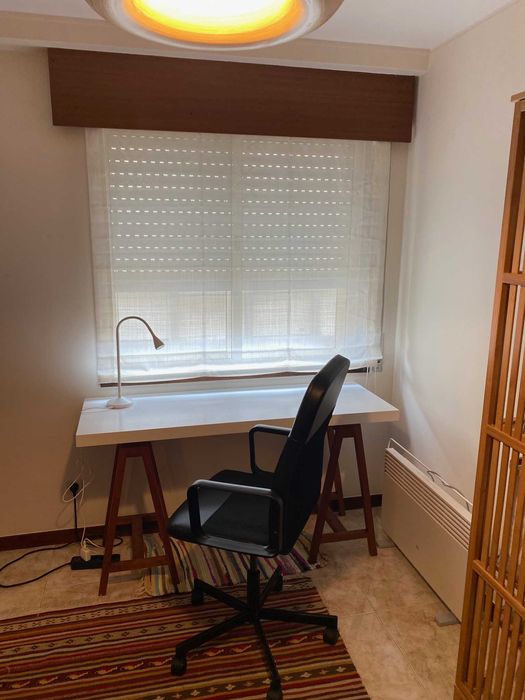 Quarto mobilado em apartamento junto à universidade Lusíada
