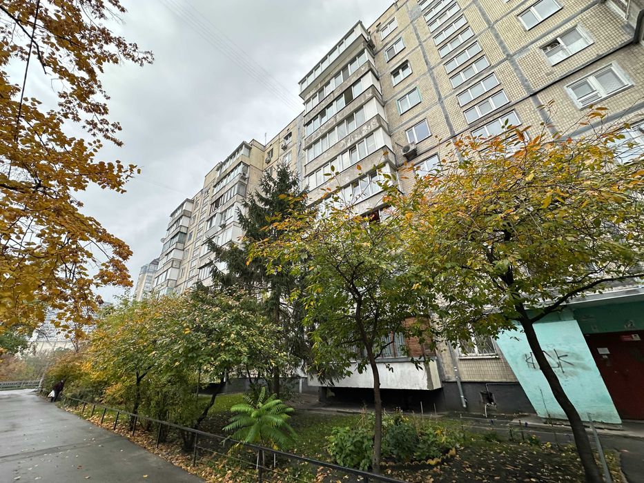 Срочно! Продам 1-к квартиру по ул. Энтузиастов 33 возле м.Левобережная