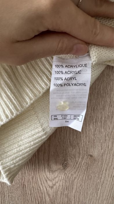 Вінтажний светр з вишивкою