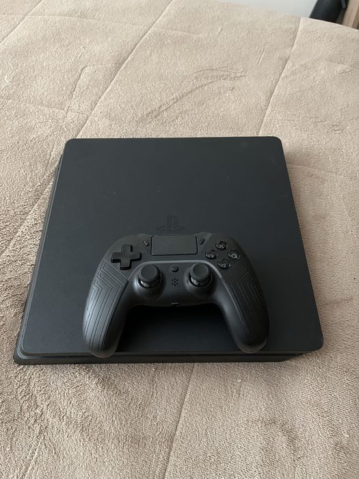 Playstation 4 em ótimo estado