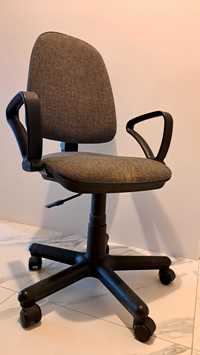 Krzesło obrotowe biurowe.8