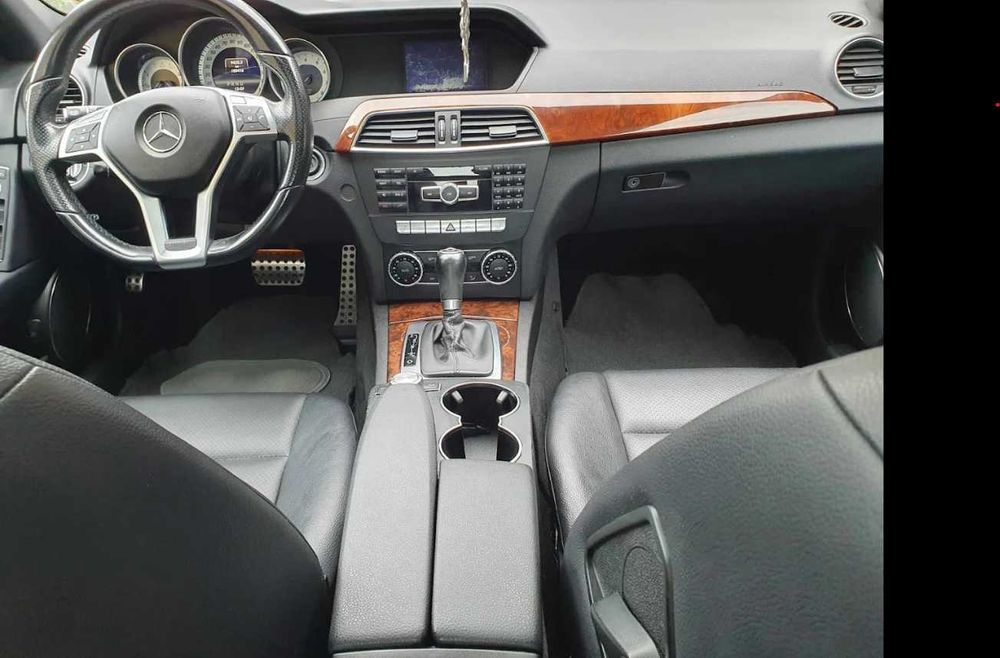 Pranie tapicerki samochodowej kompleksowe czyszczenie dezynfekcja