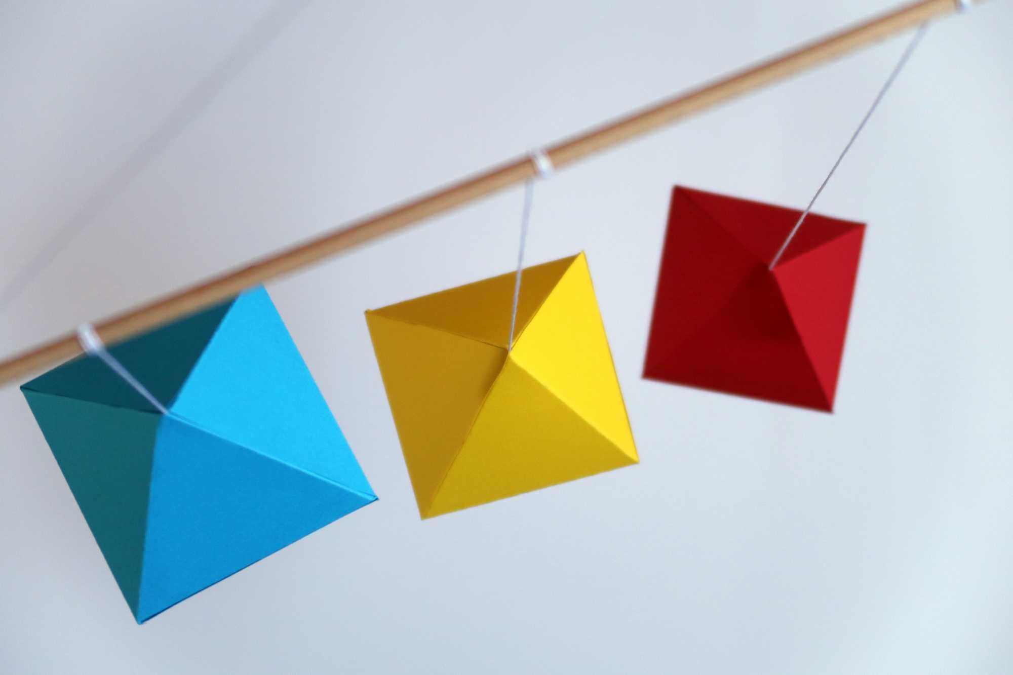 Mobil Montessori Karuzela Ośmiościany od 5 tygodnia