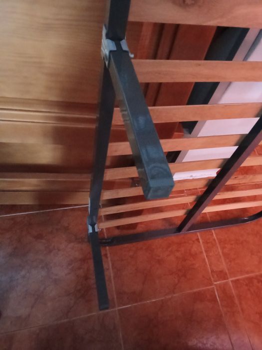 Estrado de cama solteiro