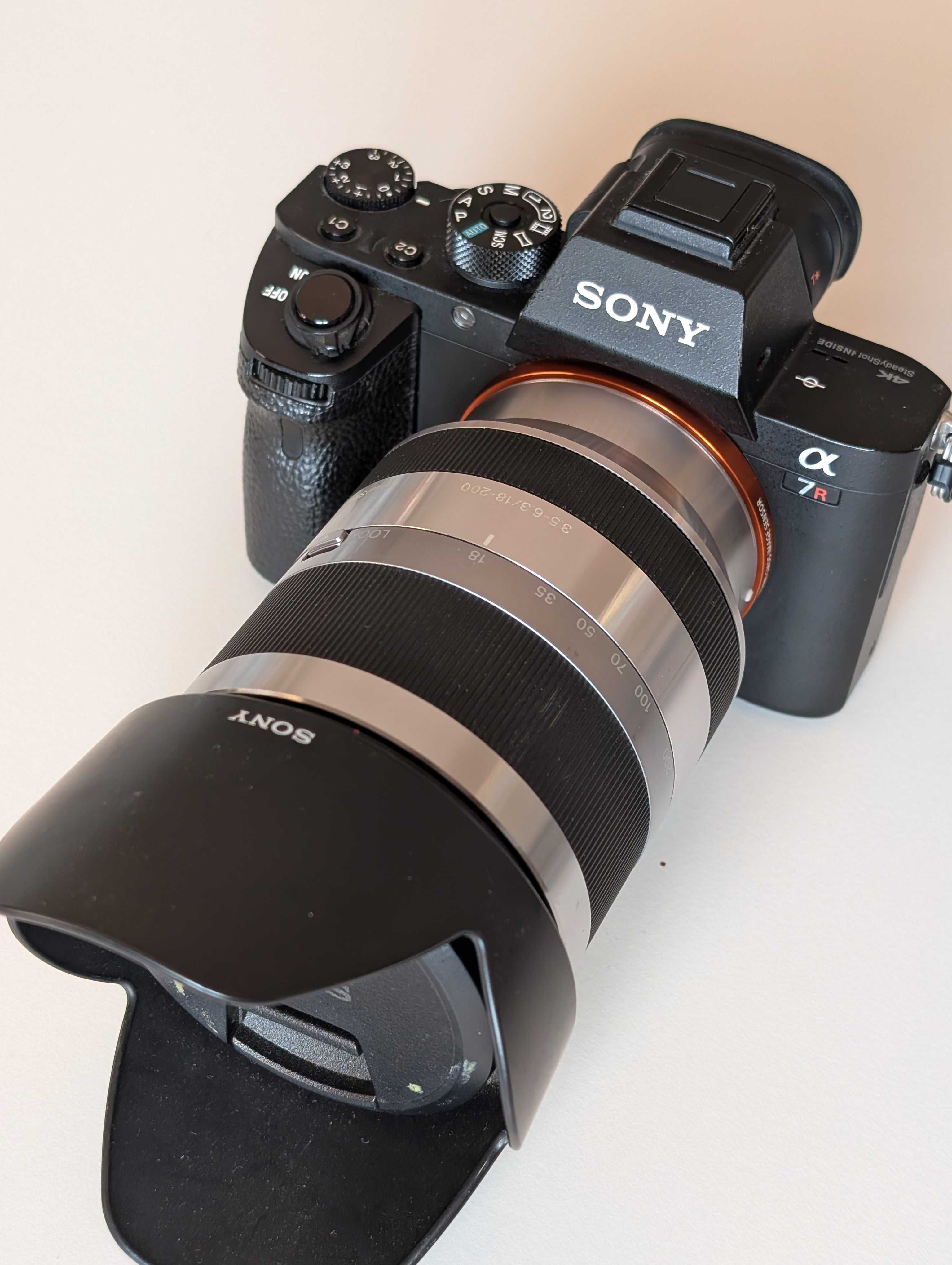 Câmera Sony A7RII + lente + baterias + cartão de memória