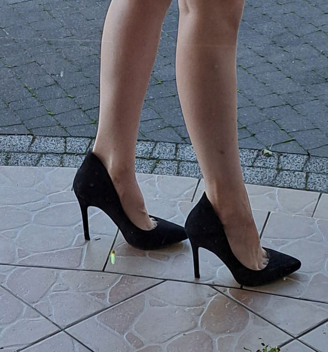 Buty damskie,  czarne zamszowe, na obcasie bardzo eleganckie 39
Możl