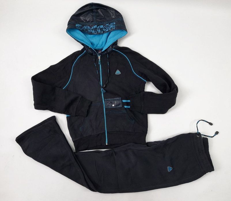 Женский спортивный костюм