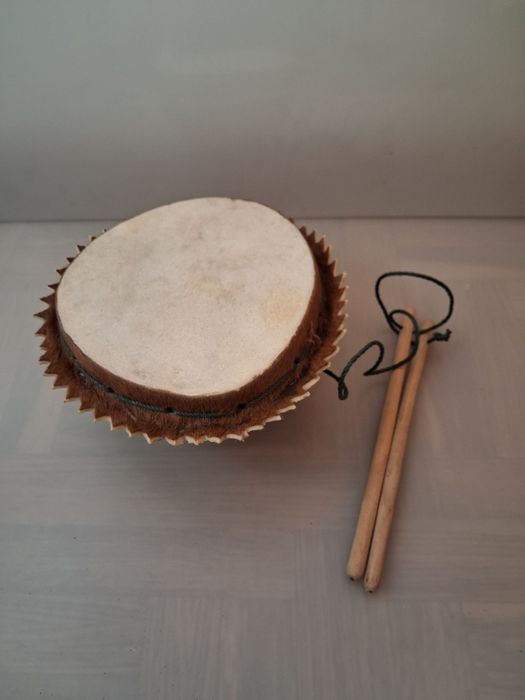 Tambor de Nativa Americana e Rattles