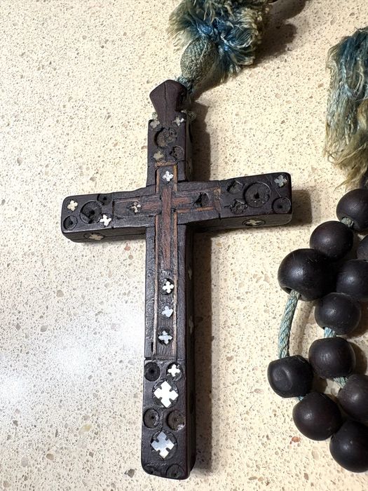 Antigo terço / rosário com incrustações em madrepérola - Sec XVIII