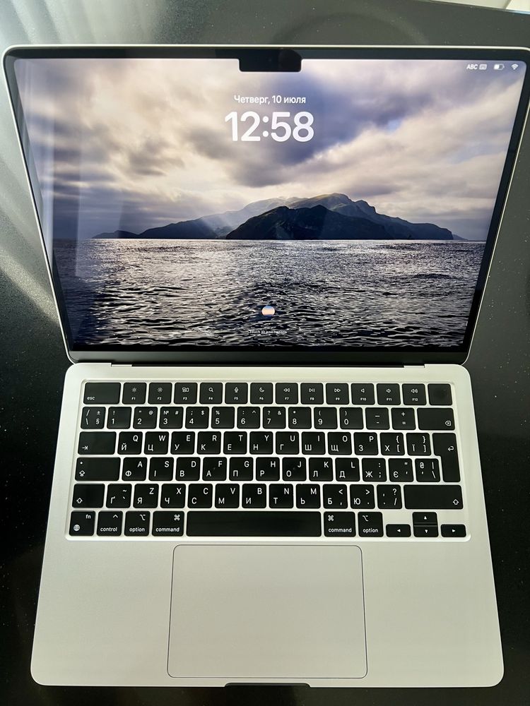 Макбук Apple MacBook Air 13.6" M2 8 / 256 GB