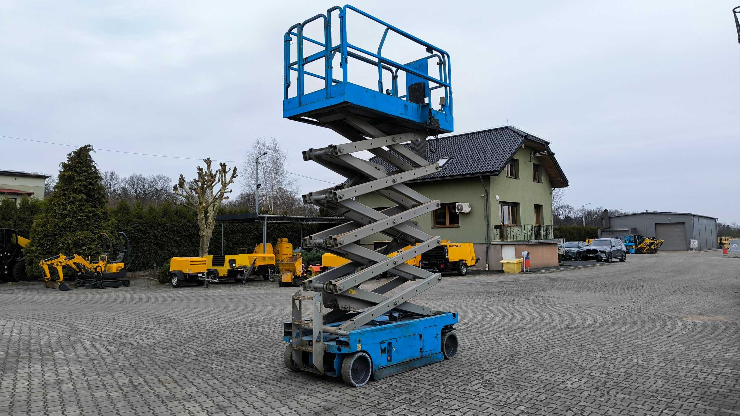 Elektryczny podnośnik nożycowy GENIE GS 3246 rok 2008 cena 20500 netto