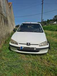 Peugeot 106 batido p/ peças