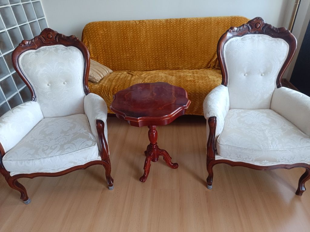 Dwa stylowe fotele w stylu ludwikowskim