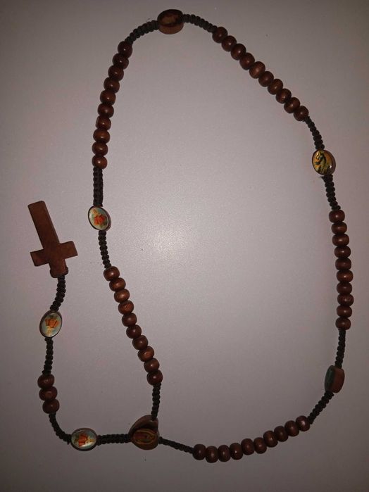 Instrumento oração: terço rosário católico