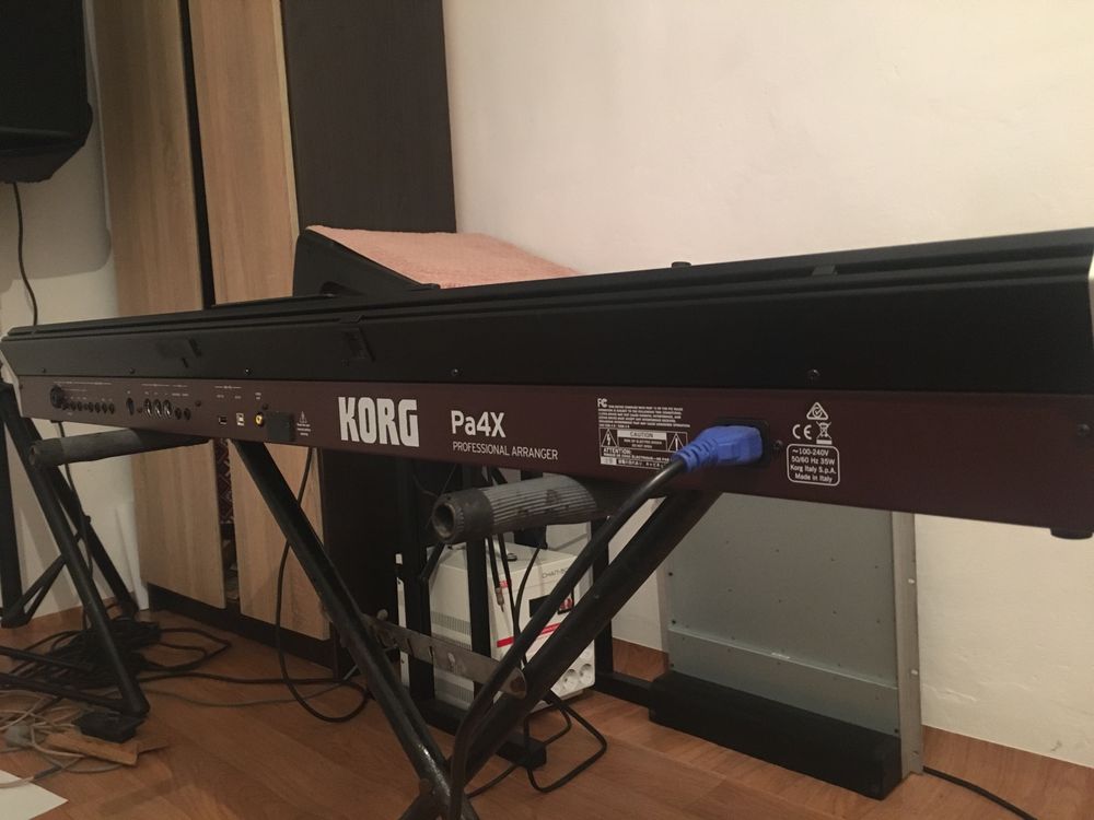 Korg Pa 4 x у новому стані